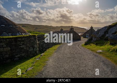 Das wiederaufgebaute Blackhouse Museum im Gearrannan Blackhouse Village Stockfoto