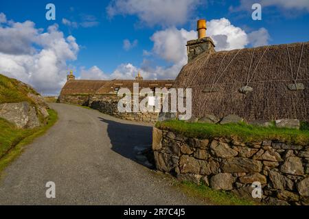 Das wiederaufgebaute Blackhouse Museum im Gearrannan Blackhouse Village Stockfoto