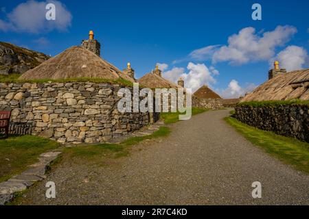 Das wiederaufgebaute Blackhouse Museum im Gearrannan Blackhouse Village Stockfoto