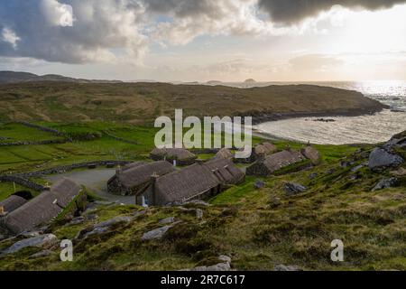 Das wiederaufgebaute Blackhouse Museum im Gearrannan Blackhouse Village Stockfoto