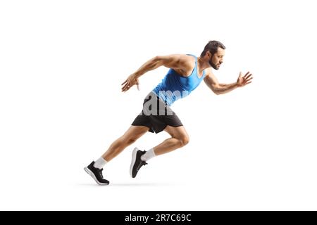 Profilaufnahme über die gesamte Länge, auf der ein passender Mann einen Lauf startet, isoliert auf weißem Hintergrund Stockfoto