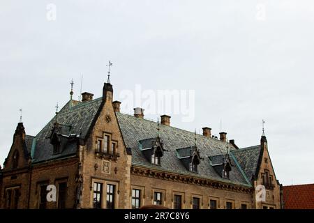 Prag. 10.05.2019: Treppe zur Schatzkammer, Veitsdom, Prager Burg, Prag, Tschechische Republik. Gotische Ziergegend der Dachstraße Vi Stockfoto