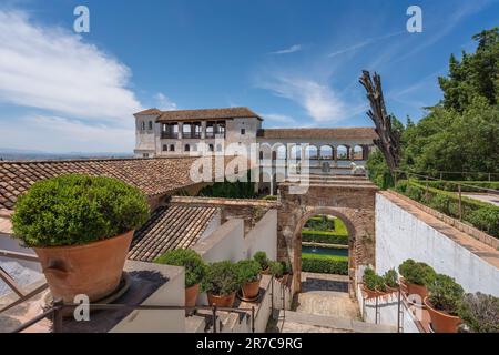 Tor zum Innenhof der Sultana (Patio de la Sultana) in den Gärten des Generalife der Alhambra - Granada, Andalusien, Spanien Stockfoto