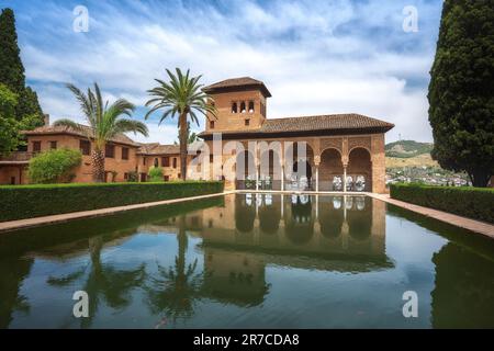 Partalpalast im El Partal-Viertel der Alhambra - Granada, Andalusien, Spanien Stockfoto