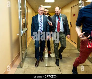 14. Juni 2023, Washington, District of Columbia, USA: USA Senator TOMMY TUBERVILLE (R-AL) spricht mit Reportern in der Nähe der U-Bahn des Senats am U.S. Capitol. (Kreditbild: © Michael Brochstein/ZUMA Press Wire) NUR REDAKTIONELLE VERWENDUNG! Nicht für den kommerziellen GEBRAUCH! Stockfoto