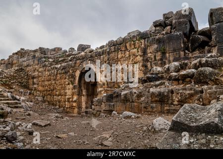 NÖRDLICHER TURM & GEFÄNGNIS (1260-1277) NIMROD CASTLE (1228-1230) NIMROD FESTUNG NATIONALPARK GOLAN ISRAEL Stockfoto