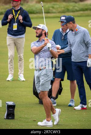 Los Angeles, Usa. 14. Juni 2023. Max Homa hat seinen zweiten Schuss im 19. Loch während der Übungsrunde für die 2023 US-Dollar Geöffnet im Los Angeles Country Club in Los Angeles am Mittwoch, den 14. Juni 2023. Foto: Mike Goulding/UPI Credit: UPI/Alamy Live News Stockfoto