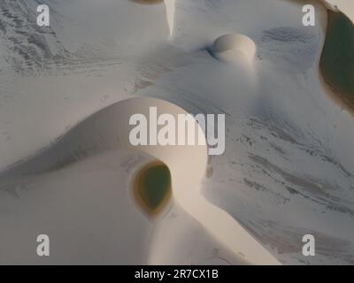 Sanddünen und Süßwasserseen im Nationalpark Lencois Maranhenses im Nordosten Brasiliens Stockfoto