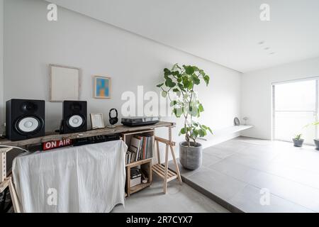 Hobby-Audiokabine im Zimmer Stockfoto