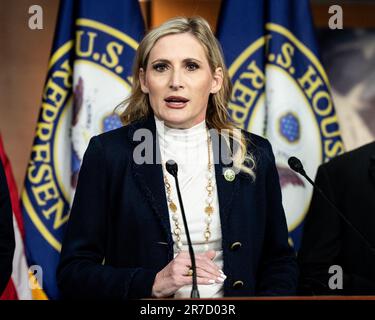 Washington, Usa. 14. Juni 2023. USA Repräsentant Laurel Lee (R-FL), der auf einer Pressekonferenz mit anderen Republikanern des Hauses über ihre Ermittlungen in den USA sprach Minister für Heimatschutz Alejandro Mayorkas und seine mögliche Amtsenthebung im US-Kapitol. Kredit: SOPA Images Limited/Alamy Live News Stockfoto