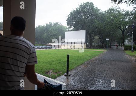 Rom, Italien. 14. Juni 2023. Blick auf die Kinoarena der Casa del Cinema in Rom im Regen (Foto von Matteo Nardone/Pacific Press) Kredit: Pacific Press Media Production Corp./Alamy Live News Stockfoto