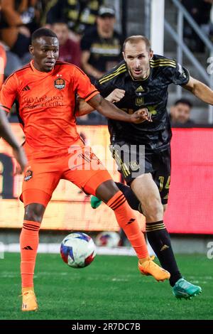 Los Angeles, Kalifornien, USA. 14. Juni 2023. Der Los Angeles FC-Verteidiger Giorgio Chiellini (14) und Houston Dynamo Forward Ibrahim Aliyu (18) spielen während eines MLS-Fußballspiels am 17. Mai 2023 in Los Angeles. (Kreditbild: © Ringo Chiu/ZUMA Press Wire) NUR REDAKTIONELLE VERWENDUNG! Nicht für den kommerziellen GEBRAUCH! Stockfoto