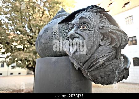 Ulm, Baden-württemberg, Deutschland - 16. Mai 2023: Kopf von Albert Einstein, Monumentbrunnen in Ulm, albert einsteins Geburtsort. Stockfoto