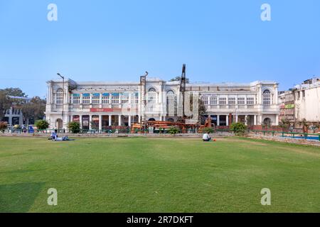 Neu-Delhi, Indien - 13. November 2011: Connaught Place ist eines der größten Finanz-, Handels- und Geschäftszentren in Neu-Delhi. Stockfoto