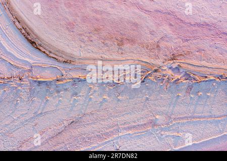 Blick aus der Vogelperspektive auf einen rosa Salzsee bei Dimboola im Stadtteil Wimmera in Victoria, Australien. Stockfoto