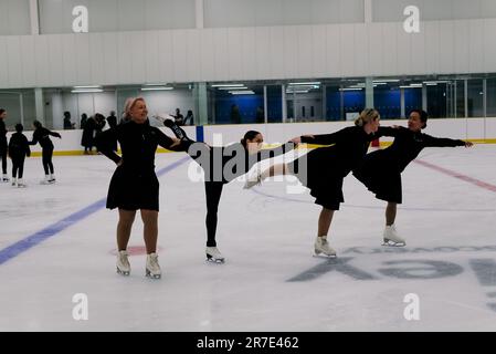 14. Juni 2023. Das Lee Valley Ice Skating Centre wird von Robin Cousins auf einer Veranstaltung eröffnet, an der lokale Teams und Schulen teilnehmen. Stockfoto