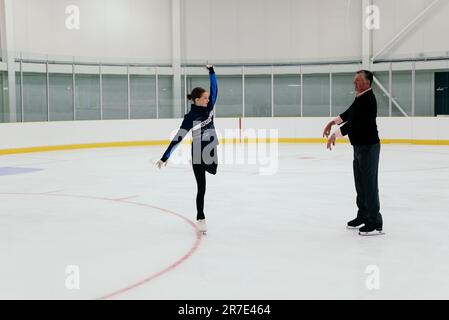 14. Juni 2023. Das Lee Valley Ice Skating Centre wird von Robin Cousins auf einer Veranstaltung eröffnet, an der lokale Teams und Schulen teilnehmen. Stockfoto