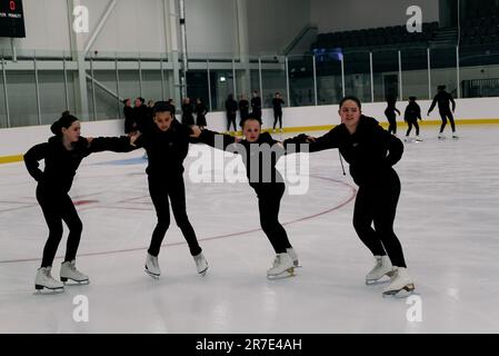 14. Juni 2023. Das Lee Valley Ice Skating Centre wird von Robin Cousins auf einer Veranstaltung eröffnet, an der lokale Teams und Schulen teilnehmen. Stockfoto