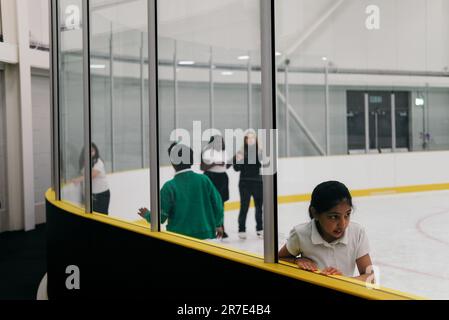 14. Juni 2023. Das Lee Valley Ice Skating Centre wird von Robin Cousins auf einer Veranstaltung eröffnet, an der lokale Teams und Schulen teilnehmen. Stockfoto