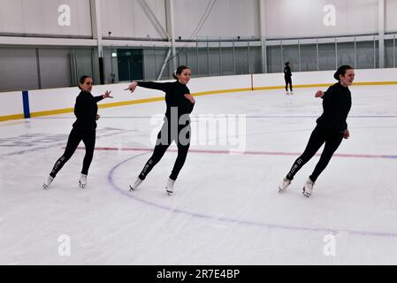 14. Juni 2023. Das Lee Valley Ice Skating Centre wird von Robin Cousins auf einer Veranstaltung eröffnet, an der lokale Teams und Schulen teilnehmen. Stockfoto