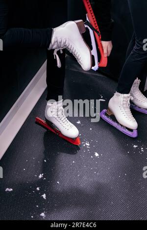 14. Juni 2023. Das Lee Valley Ice Skating Centre wird von Robin Cousins auf einer Veranstaltung eröffnet, an der lokale Teams und Schulen teilnehmen. Stockfoto