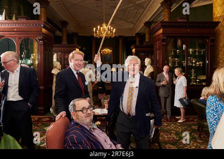 David Oldroyd-Bolt, James Hughes-Onslow, John Fingleton beim Oldie Literary Lunch 13-06-23 Stockfoto