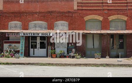 Granger TX: 7. Juni 2023 - historische Gebäude in der Innenstadt von Granger Texas Stockfoto