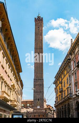 Blick auf Torre Degli Asinelli Schiefe Türme, den höchsten in Bologna Stockfoto