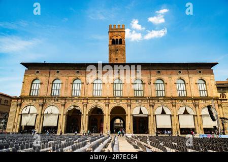 Bologna, Italien - 9. Juni 2023: Palazzo del Podesta und Piazza Maggiore, Bologna Stockfoto