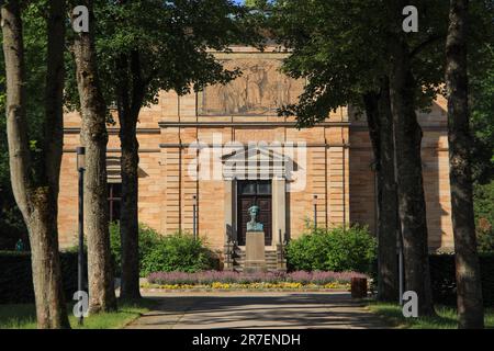 Das Wahnfried House ist das ehemalige Zuhause von Richard Wagner. Seit 1976 beherbergt das Wahnfried House das Richard Wagner Museum mit einer Büste von König Lud Stockfoto