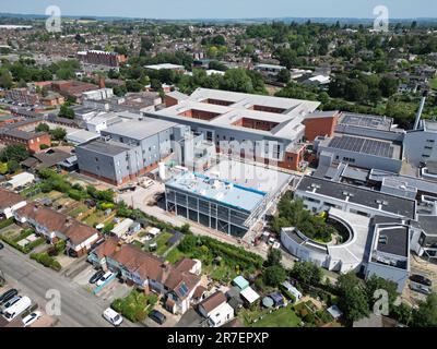 Hereford County Hospital Luftaufnahme des Hauptkrankenhauses in Herefordshire zeigt die neue £21 Millionen Tagesklinik im Vordergrund Juni 2023 Stockfoto