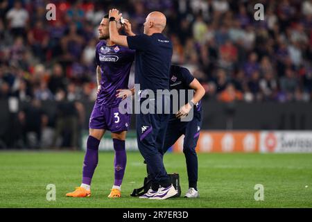 Prag, Tschechische Republik. 07. Juni 2023. Prag, Tschechische Republik, Juni 7. 2023: Verletzte Cristiano Biraghiz (3, Fiorentina) beim Finalspiel der UEFA Europa Conference League zwischen ACF Fiorentina und West Ham United in der Eden Arena i Prag, Tschechische Republik. (Vlastimil Vacek/SPP) Guthaben: SPP Sport Press Photo. Alamy Live News Stockfoto