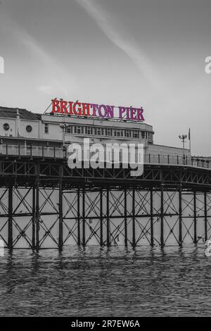 Brighton Palace Pier Abstract, denkmalgeschützter Pleasure Pier am Meer in Brighton, berühmtes Wahrzeichen von Brighton, East Sussex, England, Großbritannien Stockfoto