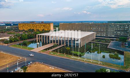 Der Itamaraty-Palast, auch bekannt als Palácio dos Arcos, ist der Sitz des brasilianischen Außenministeriums in Brasília. Stockfoto