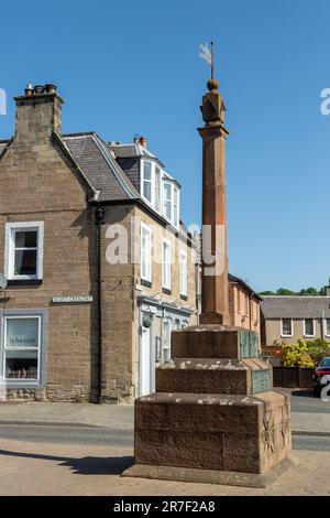 Das Mercat Cross, der schottische Name für „Market Cross“, war das traditionelle Symbol für den Handelsstatus eines schottischen Dorfes oder einer schottischen Stadt. Stockfoto