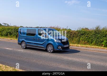 2019 Renault Trafic Sports SL27 Sport Nav Engy DCI 125 SL27 SWB Euro6 Start/Stop Blue LCV Crew Van Diesel 1598 cm3 Stockfoto