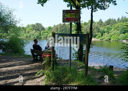 Wayhoh Reservoir in Edgworth, Lancashire. In England hat es in den letzten drei Wochen fast nicht geregnet, während viele Flüsse im Norden und in den West Midlands besonders oder außergewöhnlich niedrig sind, wie neue Zahlen zeigen. Im Südosten und Nordosten ist seit Mai 31 weniger als ein Millimeter gefallen, und der Rest Englands sieht überhaupt keinen Regen. Foto: Donnerstag, 8. Juni 2023. Stockfoto