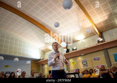 Sainte Tulle, Frankreich. 14. Juni 2023. Fabien Roussel wird während des Treffens auf der letzten Etappe seiner Tour gesehen, um die Franzosen am 14. Juni 2023 in Sainte-Tulle, Frankreich, zu treffen. Foto: Laurent Coust/ABACAPRESS.COM. Kredit: Abaca Press/Alamy Live News Stockfoto