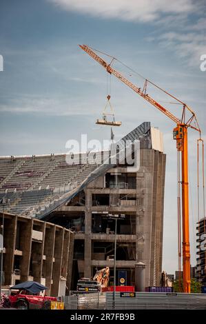 15. Juni 2023, Barcelona, Spanien: Während der ersten Phase des Umbaus des Fußballstadions werden Teilabrissarbeiten im FC Barcelona Spotify Camp Nou durchgeführt. Kredit: Jordi Boixareu/Alamy Live News Stockfoto