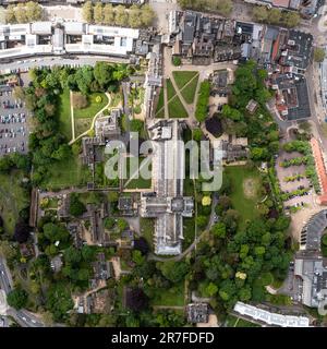 PETERBOROUGH CATHEDRAL, GROSSBRITANNIEN - 17. MAI 2023. Ein unvergleichlicher Blick auf die Landschaft direkt über der antiken Architektur der Peterborough Kathedrale und Umgebung Stockfoto