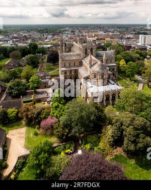 PETERBOROUGH CATHEDRAL, GROSSBRITANNIEN - 17. MAI 2023. Ein unvergleichlicher Blick auf die antike Architektur der Peterborough Kathedrale und die umliegenden Anlagen Stockfoto