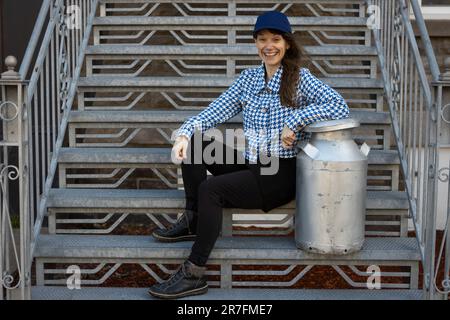 Geschichtenerzähler, Schriftsteller und Künstler Arleen Thibault posiert am 4. Mai 2023 in Quebec City Stockfoto