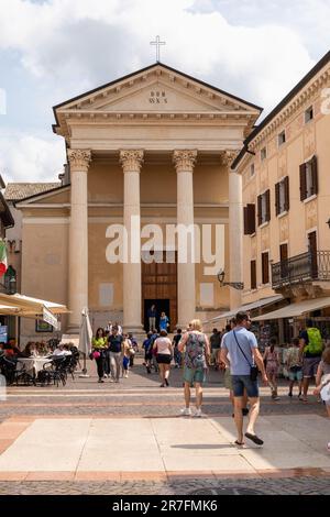 Kirche San Nicolò und San Severo, Piazza Giacomo Matteotti, Bardolino, Gardasee, Italien, Europa Stockfoto