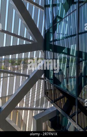 Militärhistorisches Museum der Bundeswehr - Dresdner Militärmuseum der Streitkräfte. Architekt Daniel Libeskind fügte einen dramatischen Keil hinzu. Stockfoto