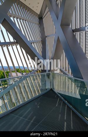 Militärhistorisches Museum der Bundeswehr - Dresdner Militärmuseum der Streitkräfte. Architekt Daniel Libeskind fügte einen dramatischen Keil hinzu. Stockfoto