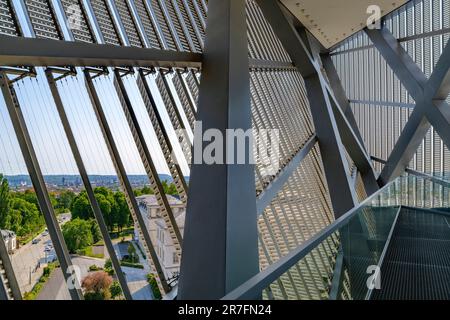 Militärhistorisches Museum der Bundeswehr - Dresdner Militärmuseum der Streitkräfte. Architekt Daniel Libeskind fügte einen dramatischen Keil hinzu. Stockfoto