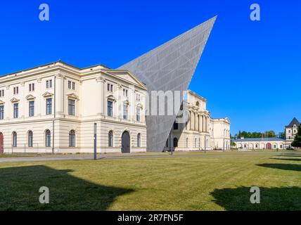 Militärhistorisches Museum der Bundeswehr - Dresdner Militärmuseum der Streitkräfte. Architekt Daniel Libeskind fügte einen dramatischen Keil hinzu. Stockfoto