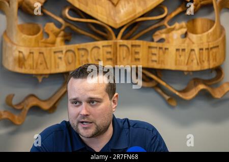 Michael Pilote, Bürgermeister von Baie St-Paul, hält nach den Überschwemmungen in Baie St-Paul am 2. Mai 2023 eine Pressekonferenz ab. Starke Regenfälle in der Region Charlevoix führten zu Überflüssen in Baie St-Paul und den umliegenden Gebieten, was zu einer Überschwemmung und erheblichen Schäden an Wohnhäusern, Unternehmen und Infrastruktur führte. Stockfoto