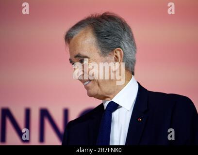 Paris, Frankreich. 15. Juni 2023. Bernard Arnault, Vorsitzender der LVMH, besucht die Viva Technology (VivaTech) 2023 Fair in Paris. 15. Juni 2023. Foto: Alain Apaydin/ABACAPRESS.COM Kredit: Abaca Press/Alamy Live News Stockfoto