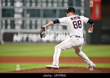 Der Houston Astros Relief Pitcher Phil Maton (88) ist der Sieger im 9. Inning während des MLB-Spiels zwischen den Washington Nationals Stockfoto